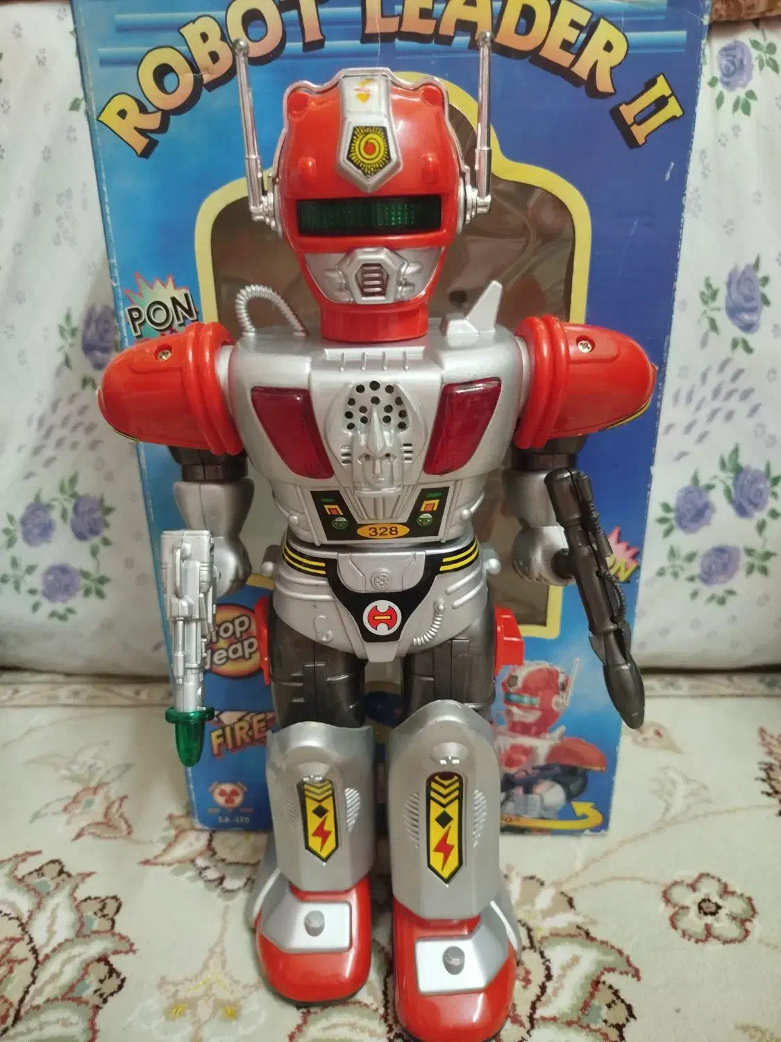 آدم آهنی|اسباببازی|مشهد, هفت تیر (نه دره)|دیوار