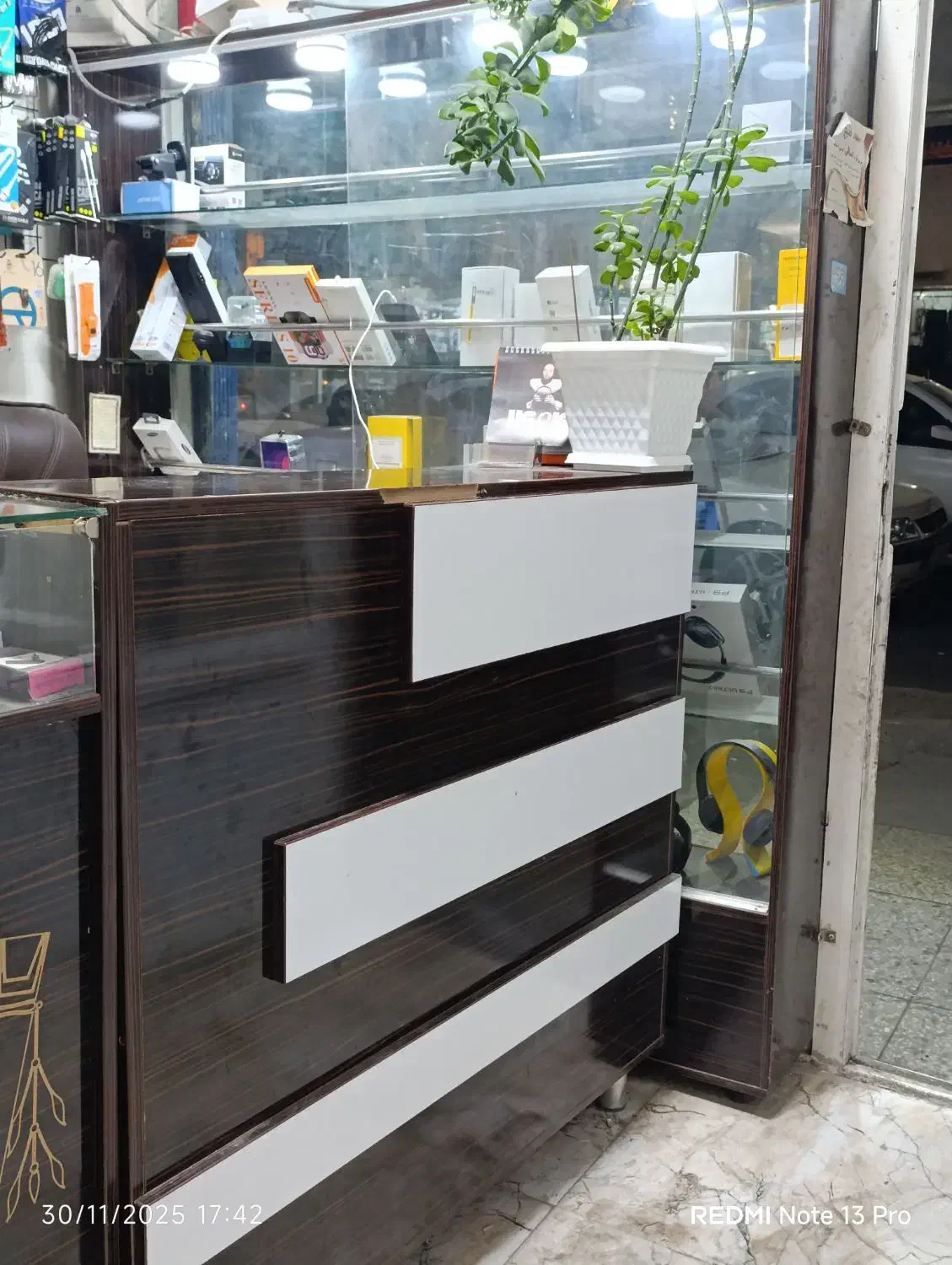 یک دست کامل ویترین کامل با چوب ام دی آف|فروشگاه و مغازه|شوش, |دیوار