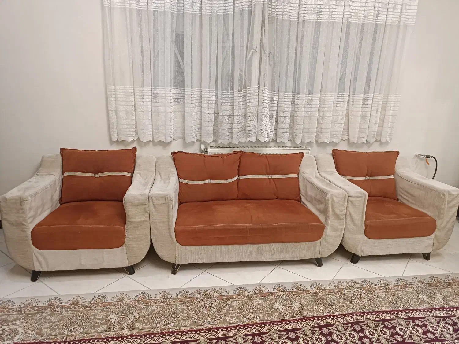 مبل هفت نفره همراه میز ناهارخوری 4 نفره و گل میز|مبلمان خانگی و میز عسلی|شیراز, صدا و سیما|دیوار