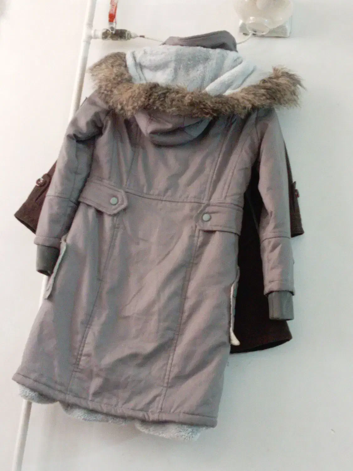 کاپشن|لباس|سنقر, |دیوار