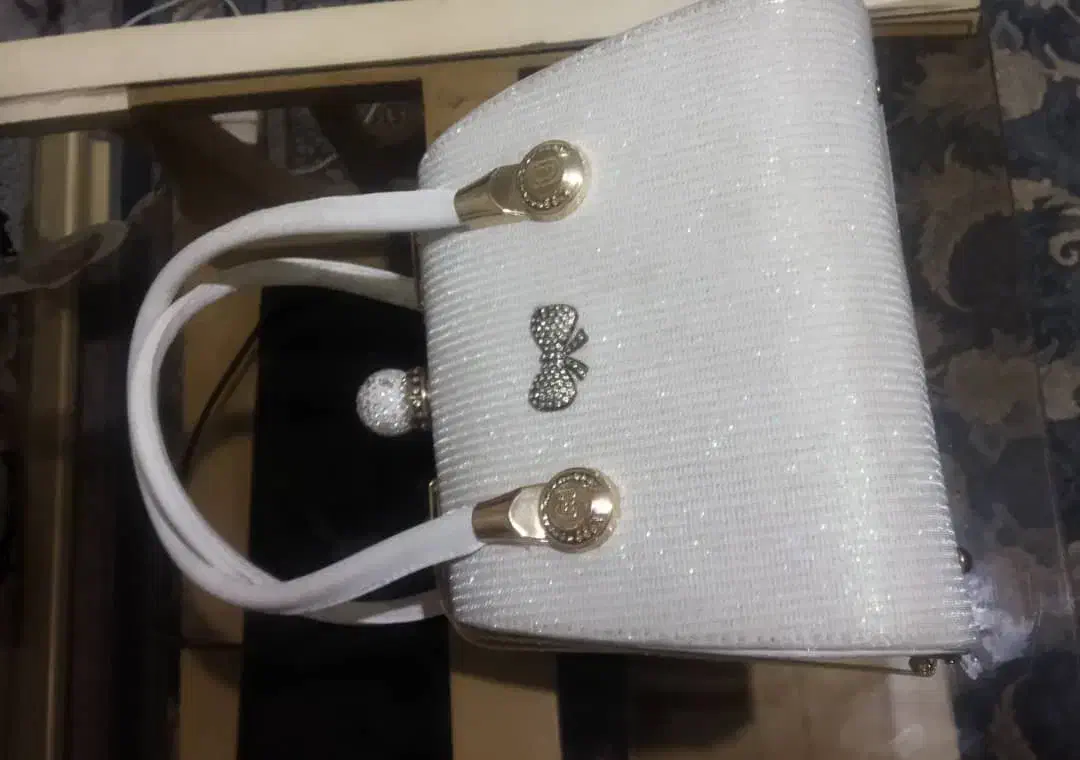 کیف مجلسی|کیف، کفش، کمربند|قدس, شهر‌قدس|دیوار