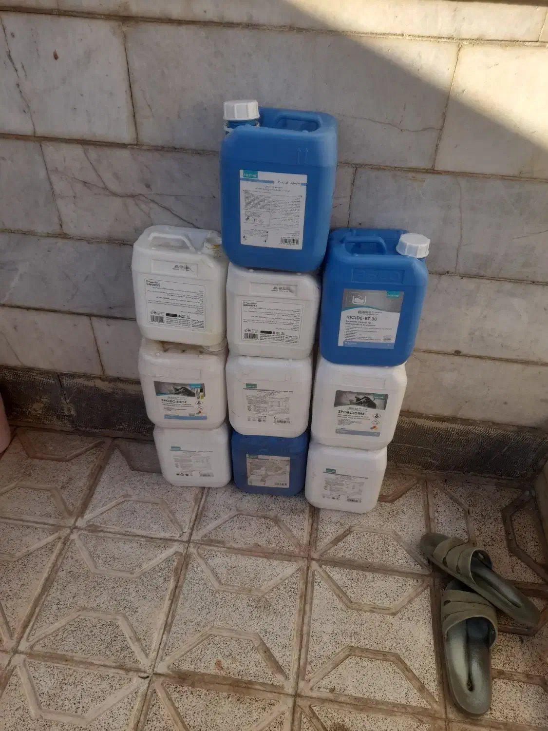 دبه ۴یا۵لیتری|ظروف نگهدارنده، پلاستیکی، یکبارمصرف|تربتحیدریه, داروپخش|دیوار