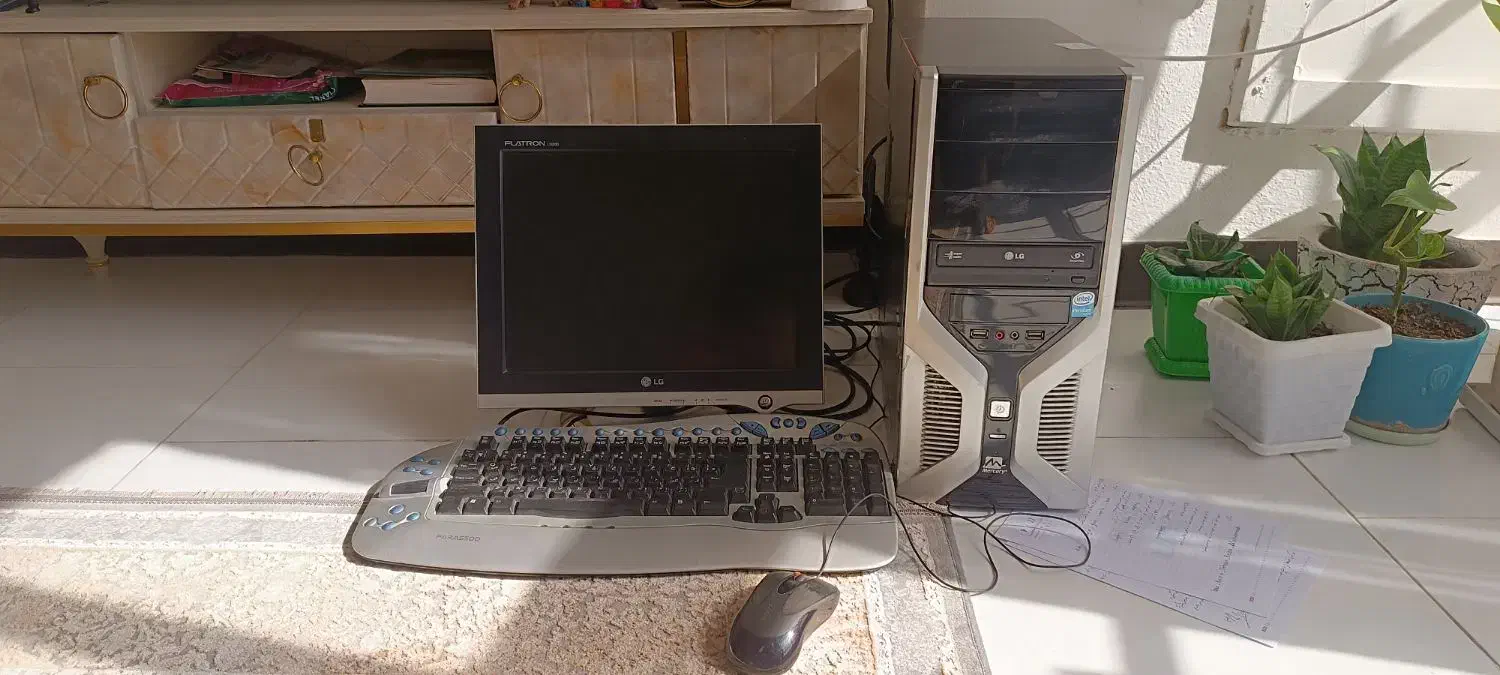 کامپیوتر|رایانه رومیزی|کیش, |دیوار