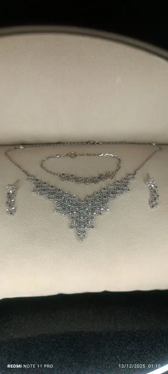 تعدادی قطعه طلای نو وشیک وسکه|جواهرات|مشهد, هفده شهریور|دیوار