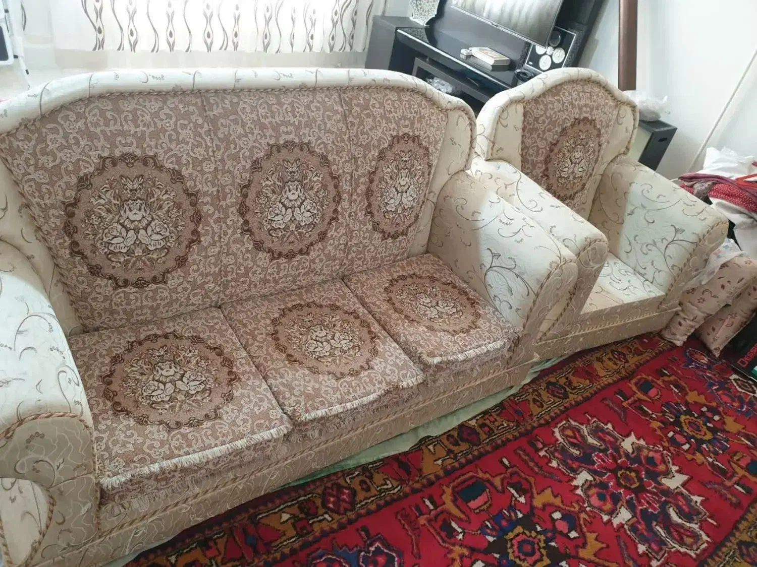 مبل ۷ نفره کاملا نو|مبلمان خانگی و میز عسلی|مراغه, |دیوار