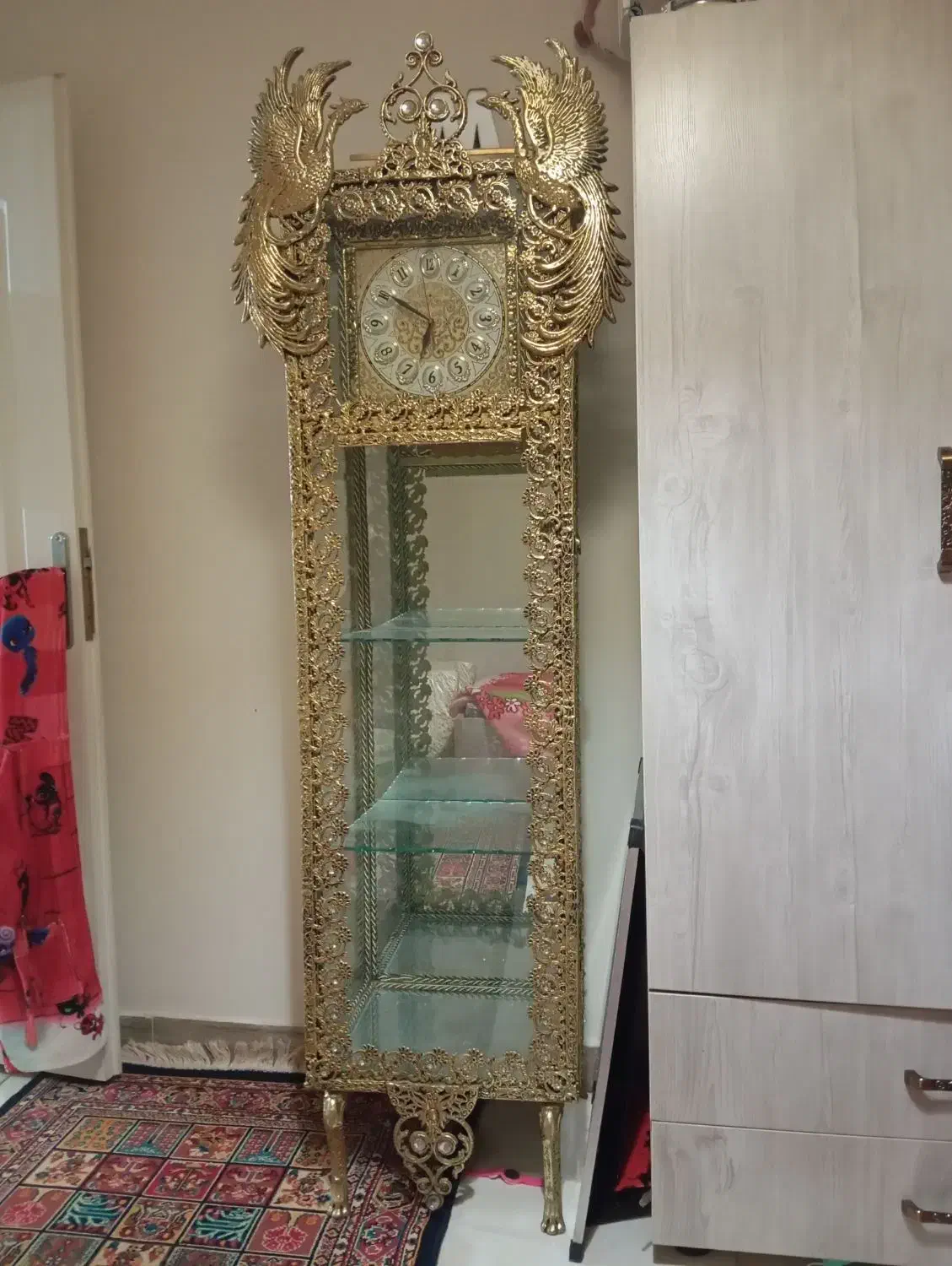 فروش ویترین ساعت دار برنجی|بوفه، ویترین، کنسول|هشتگرد, شهرک ریحانه|دیوار