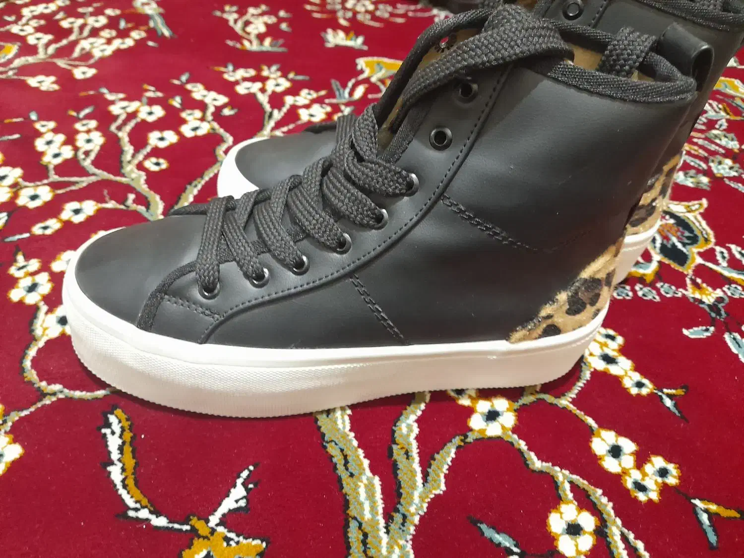 کفش کتونی ساقدار|کیف، کفش، کمربند|مسجد سلیمان, |دیوار