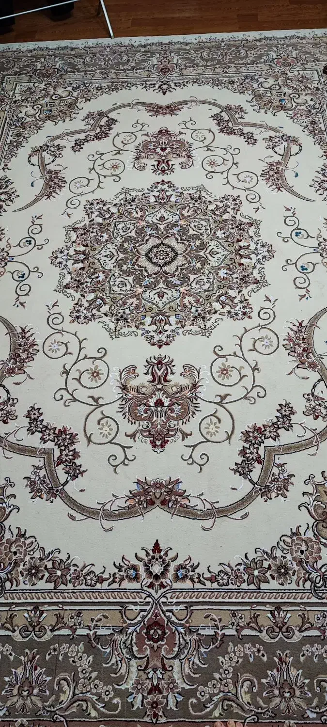 فرش نه متری گل برجسته|فرش|بندر انزلی, کوی واحدی|دیوار