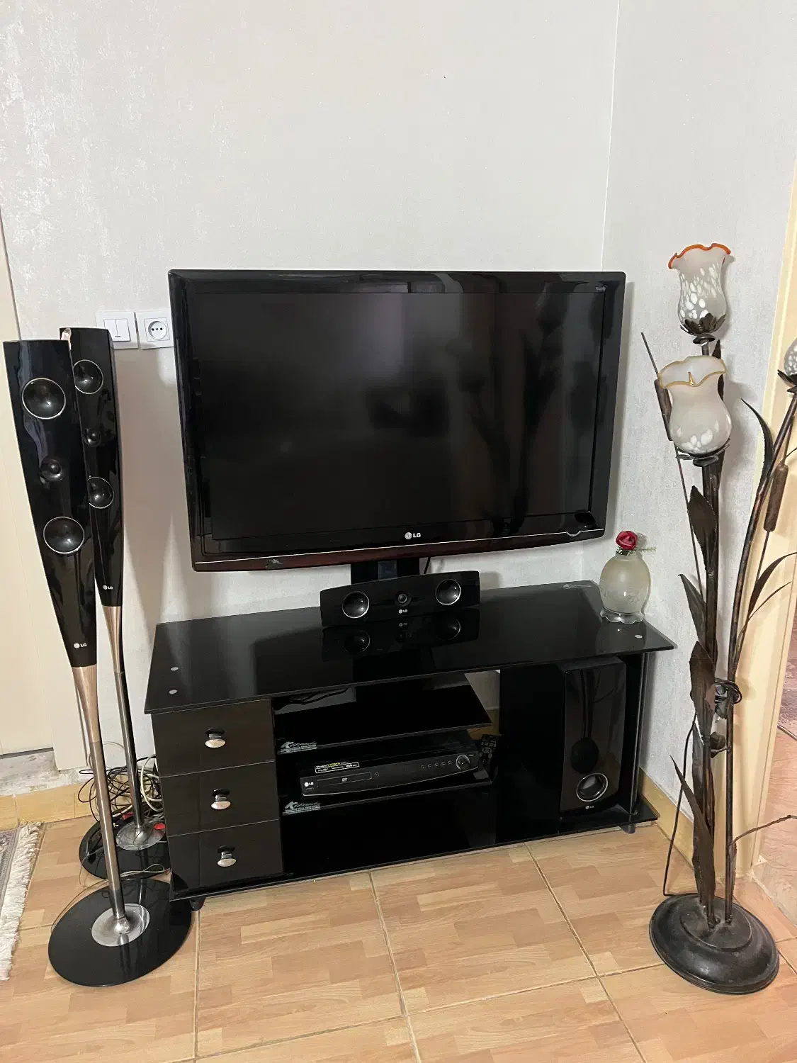 تلویزیون ال سی دی ال جی اصل ۴۲ اینچ|تلویزیون و پروژکتور|رشت, معلم|دیوار