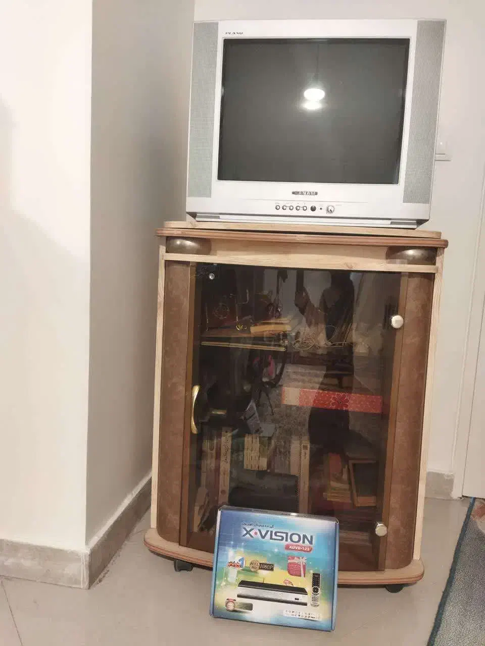 تلویزیون ، گیرنده دیجیتال و میز|تلویزیون و پروژکتور|تهران, بهار|دیوار