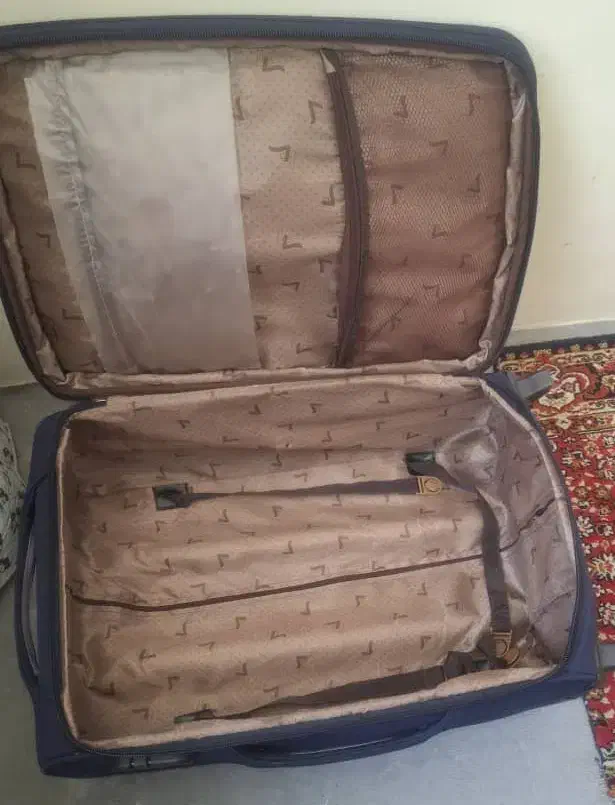 چمدان|کیف، کفش، کمربند|ماکو, |دیوار