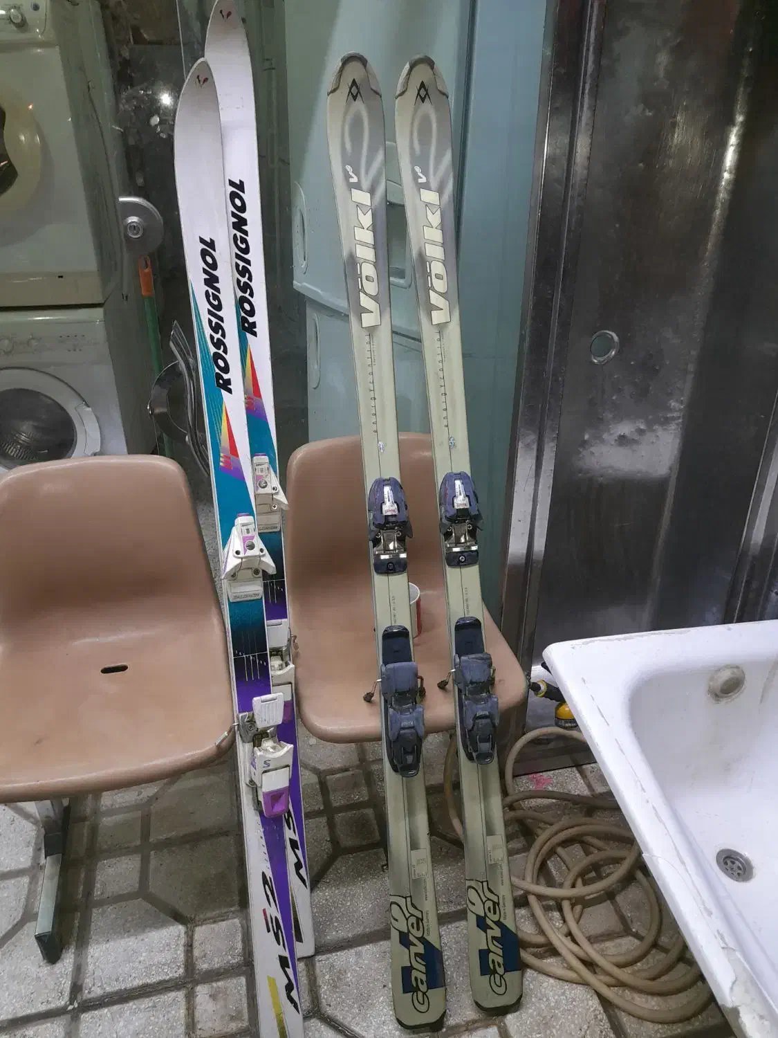 اسکی به همراه چوب اسکی|ورزشهای زمستانی|سبزوار, طبرسی (جعفرآباد)|دیوار