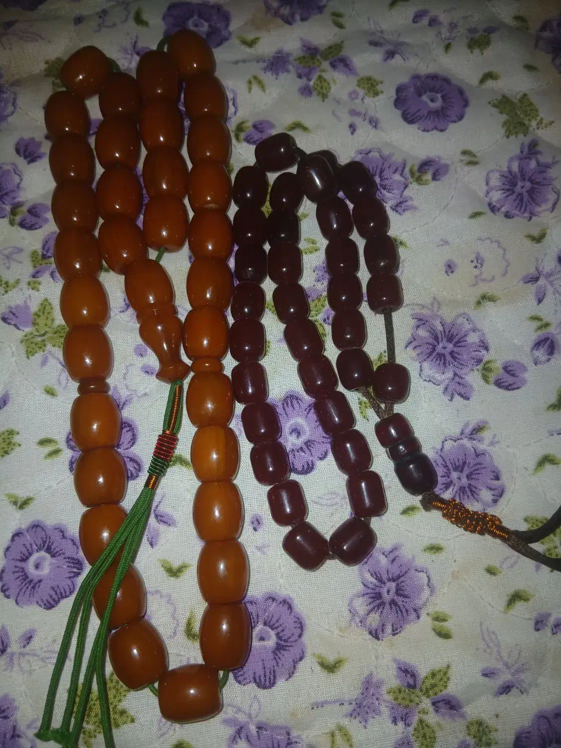 تسبیح کهنه بودار|کلکسیون اشیاء عتیقه|مبارکه, |دیوار