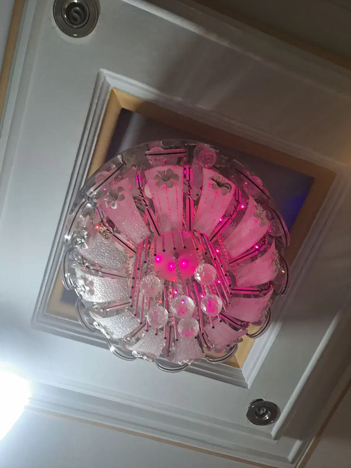 لوستر کریستالی موزیکال فلش خور بلوتوثی با چرخش|لوستر و چراغ آویز|قرچک, میرزائی جنوبی|دیوار