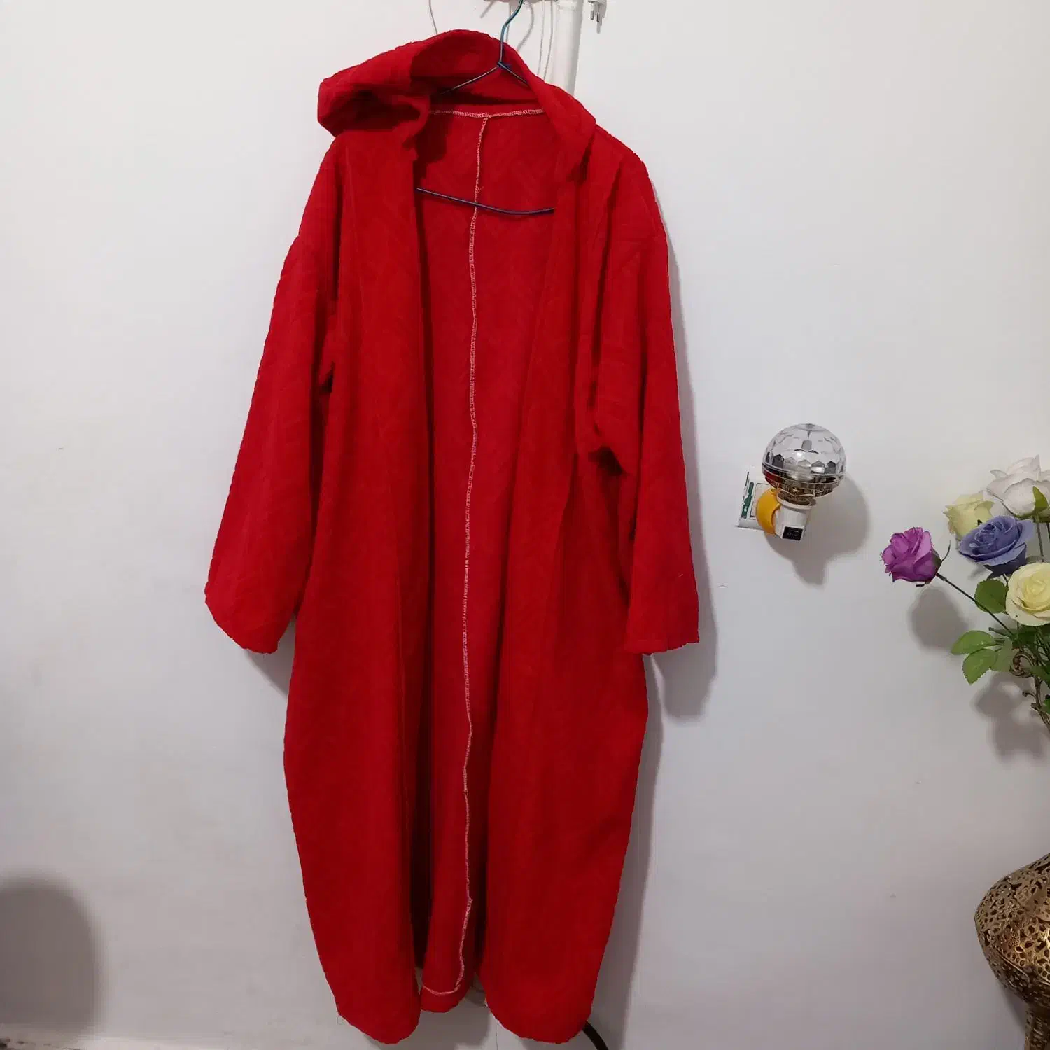 حوله تنپوش نو|لباس|رباط‌کریم, الارد|دیوار