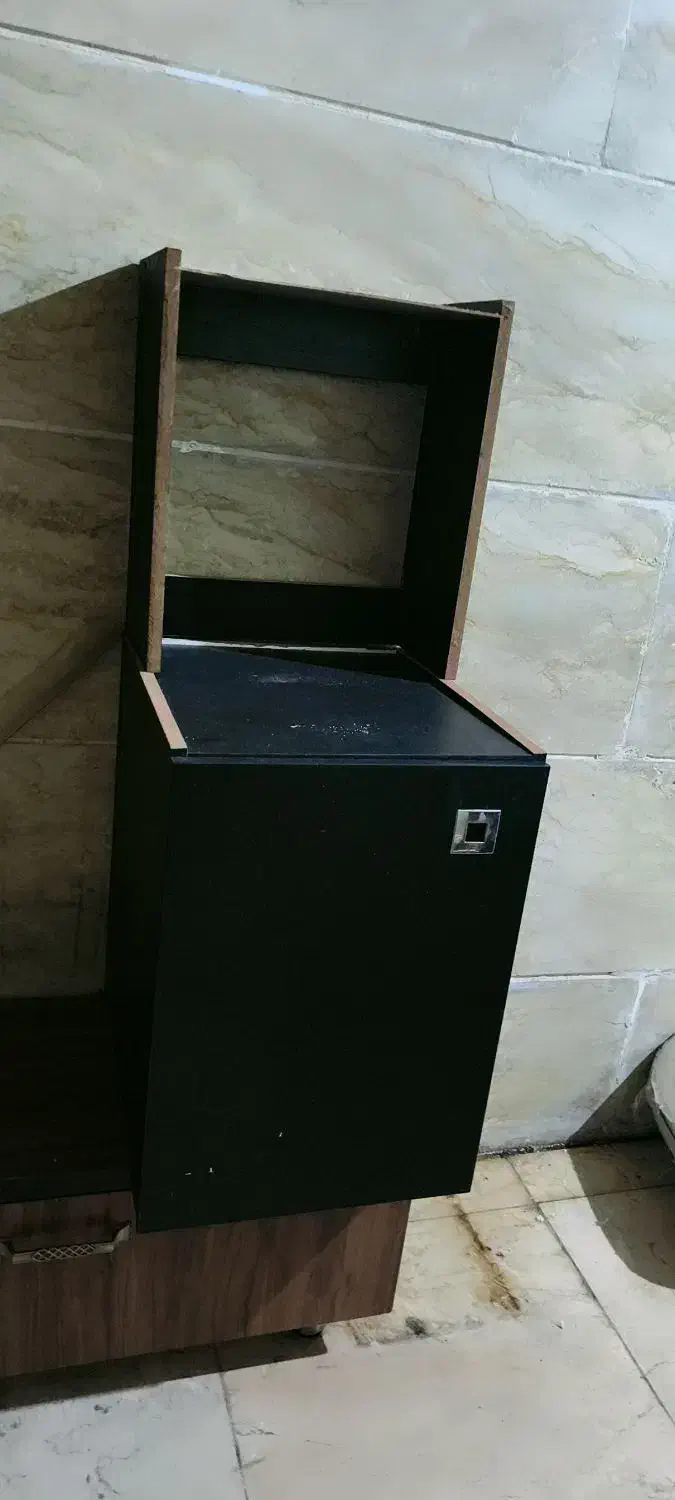 آینه آرایشگاه سرشور صندلی|آرایشگاه و سالنهای زیبایی|بومهن, |دیوار