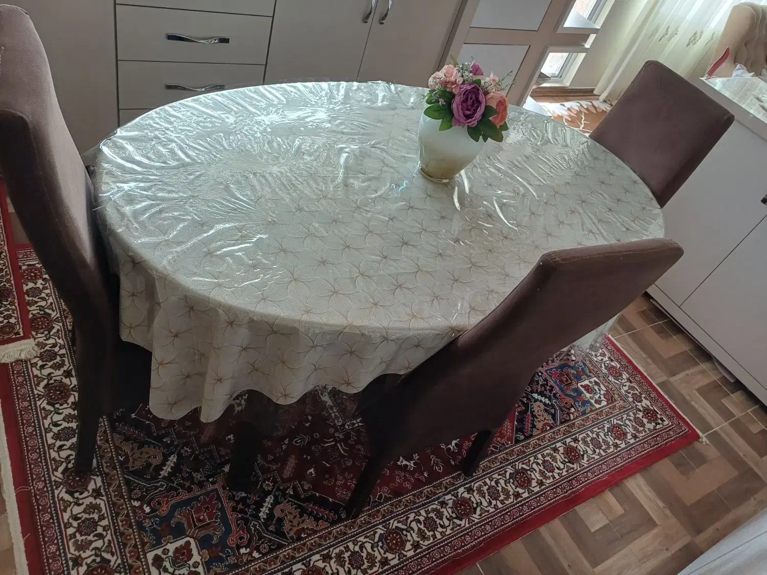 نهار خوری ۴ نفره در حد نو|میز و صندلی غذاخوری|اهر, |دیوار