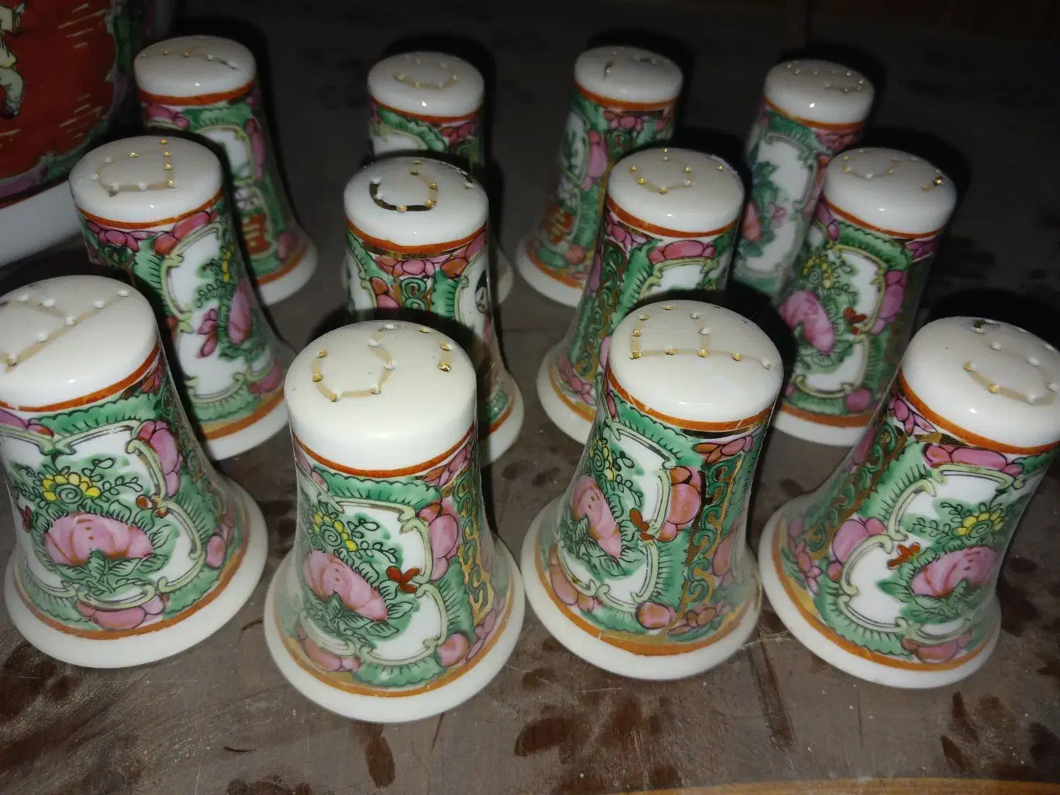 ظروف مرغی عتیقه انتیک|کلکسیون اشیاء عتیقه|یزد, |دیوار