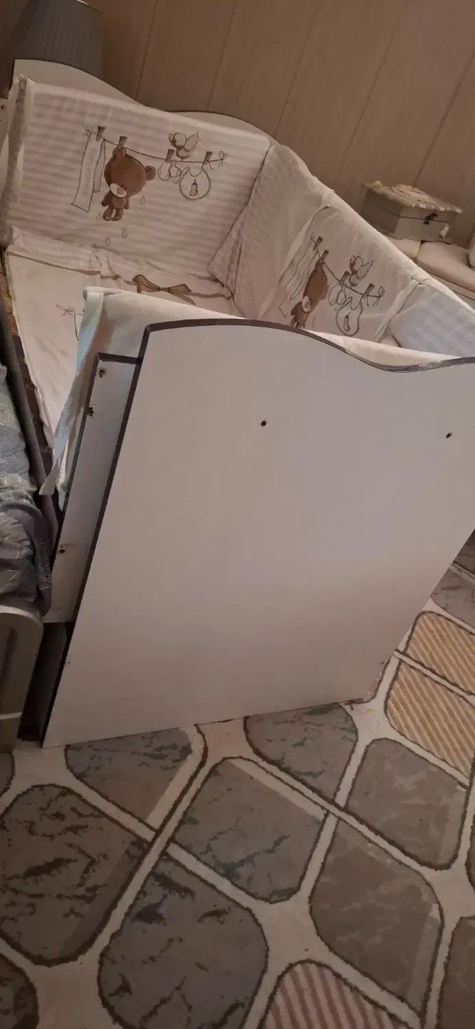 تخت نوزادی|تخت و صندلی بچه|مشهد, رستگار|دیوار