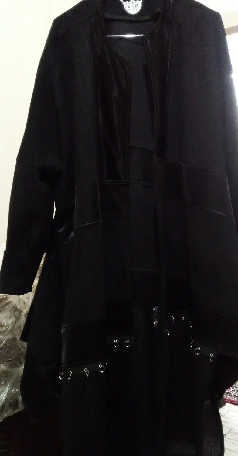 پالتو نو نو|لباس|خوی, |دیوار