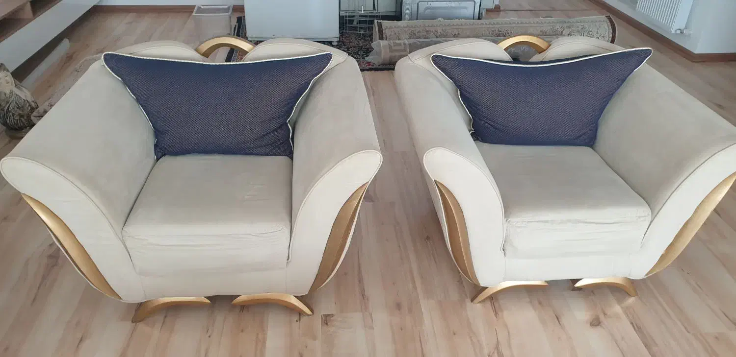 مبلمان ۸ نفره بسیار راحت (فروش بدلیل مهاجرت)|مبلمان خانگی و میز عسلی|رشت, معلم|دیوار