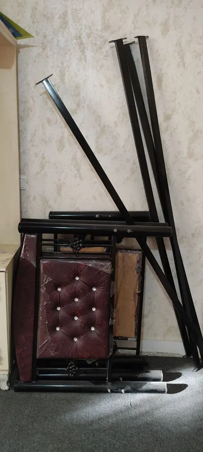 تختخواب 1نفره بهمراه کف تخت و آینه|تخت و سرویس خواب|مشهد, صیاد شیرازی|دیوار