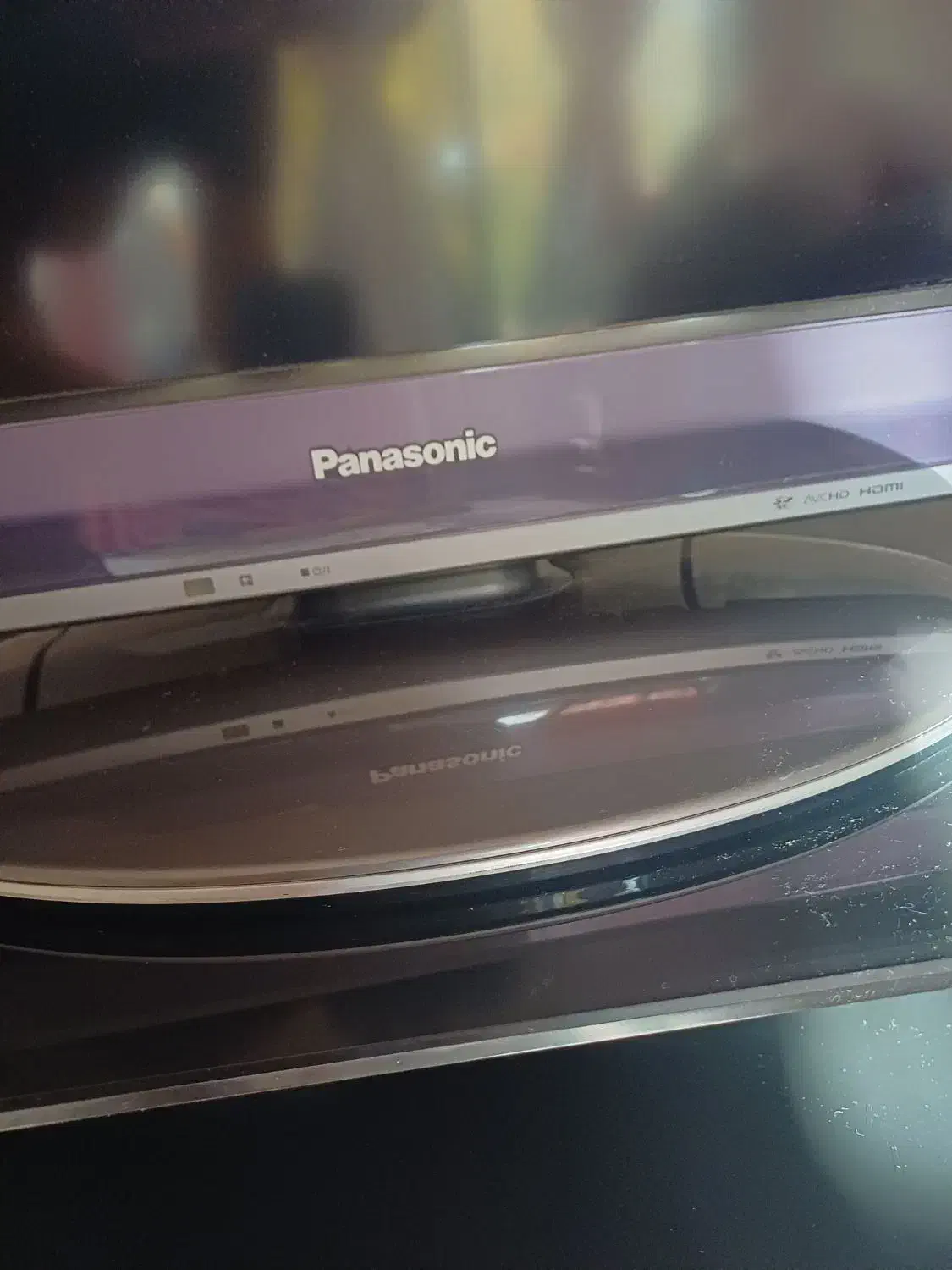 تلوزیون ۴۵اینچ پاناسونیک به همراه میزتلوزیون|تلویزیون و پروژکتور|شاهینشهر, نظامی|دیوار