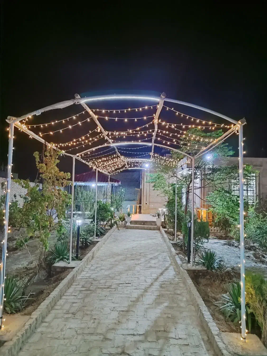 باغ. ویلا|اجارهٔ کوتاهمدت ویلا و باغ|سبزوار, کهنه آب|دیوار