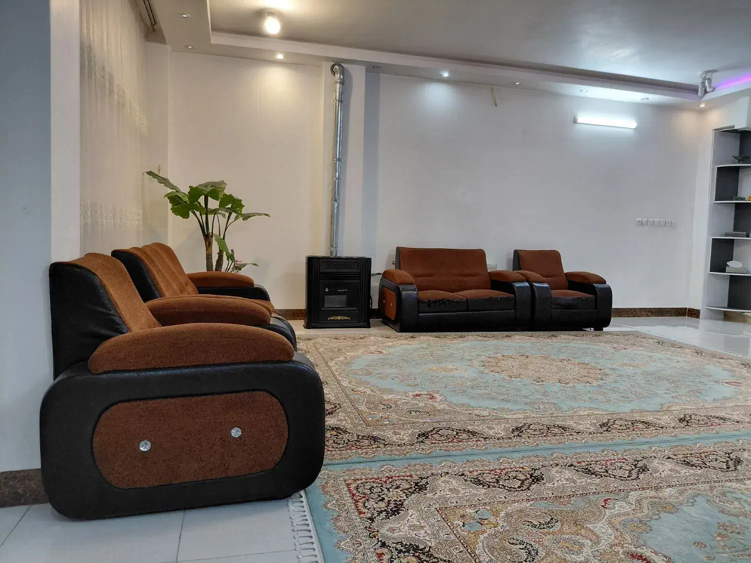 مبل دست دوم کلاسیک|مبلمان خانگی و میز عسلی|شهرضا, |دیوار