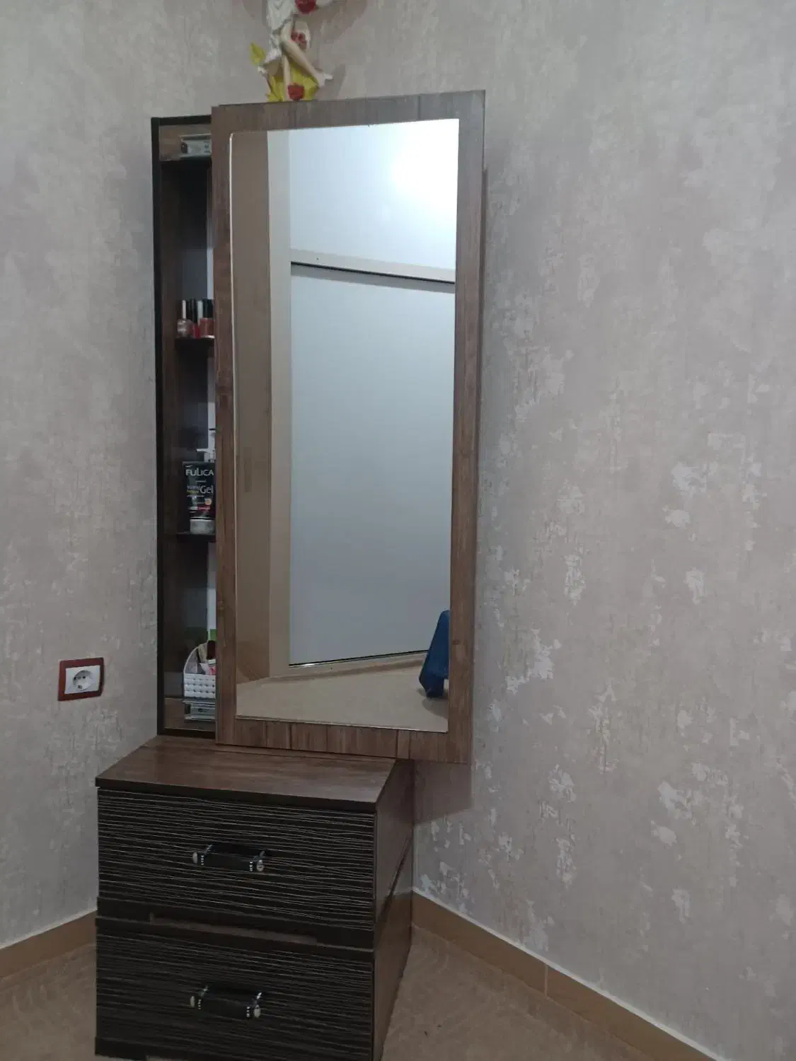 میز آرایشی و کمدلباس|جاکفشی، کمد، دراور|پارسآباد, |دیوار