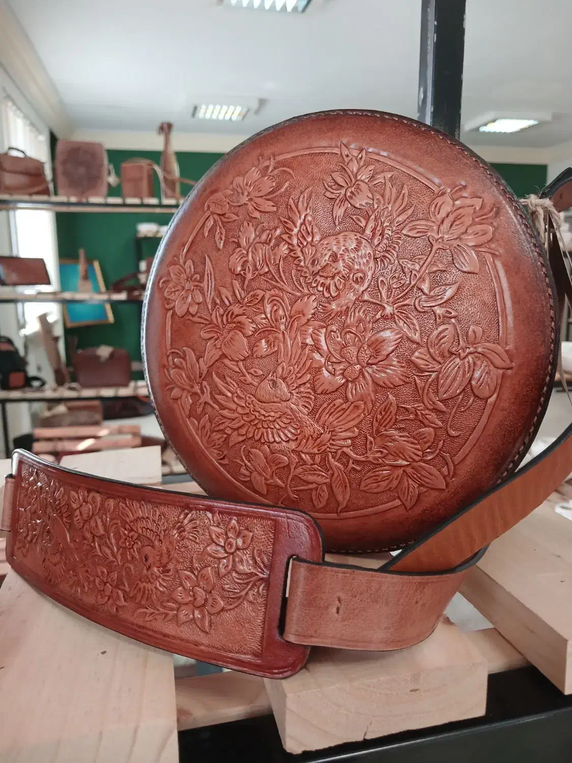 چرم طبیعی|کیف، کفش، کمربند|اصفهان, شهشهان|دیوار