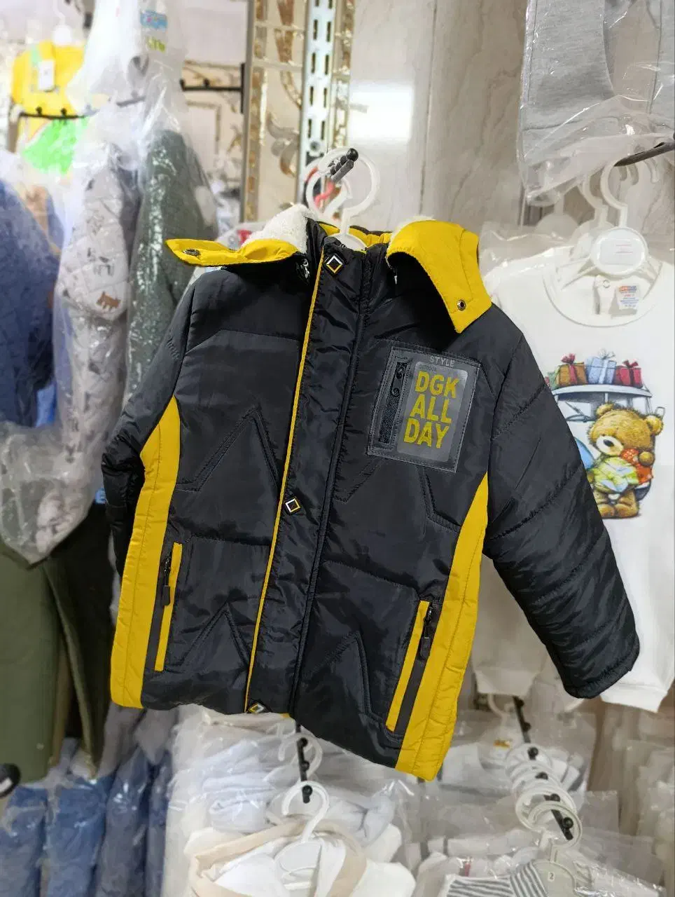 کاپشن|کفش و لباس بچه|سرپل ذهاب, |دیوار