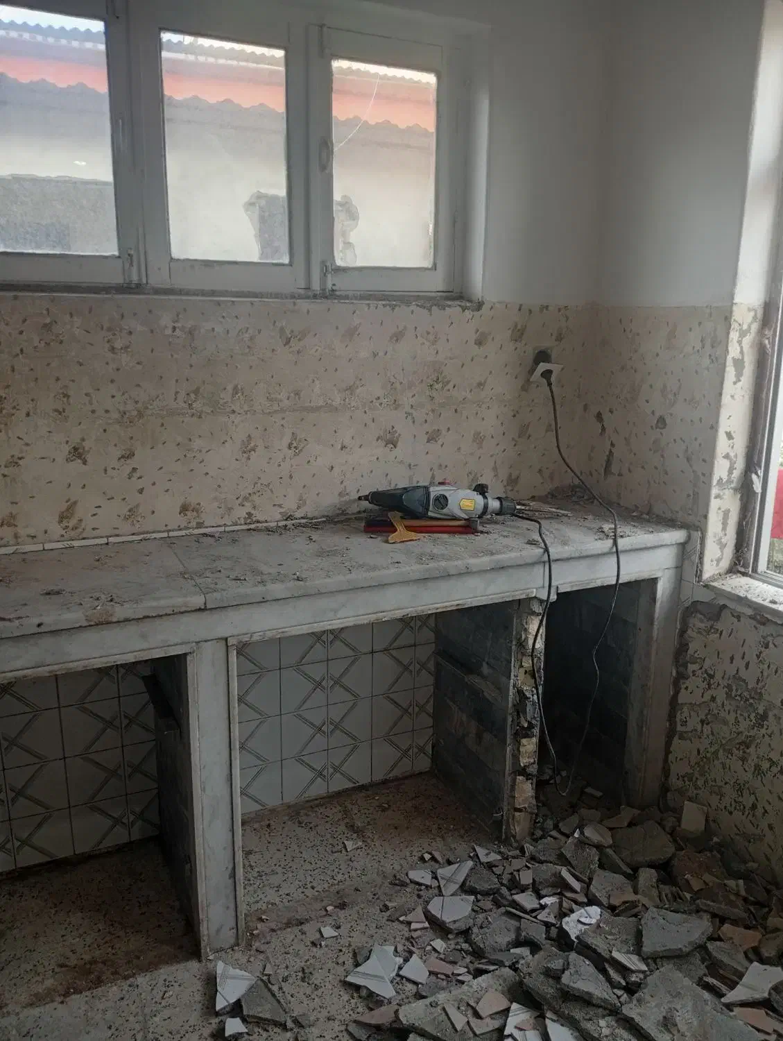 تخریب|خدمات پیشه و مهارت|بندر انزلی, متروپل|دیوار