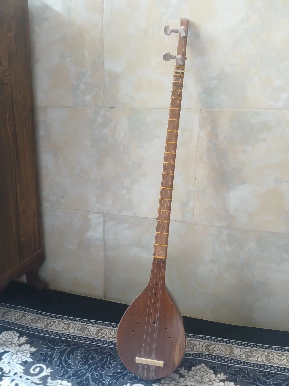 سه تار|سازهای سنتی|شیراز, شهرک مهرگان|دیوار