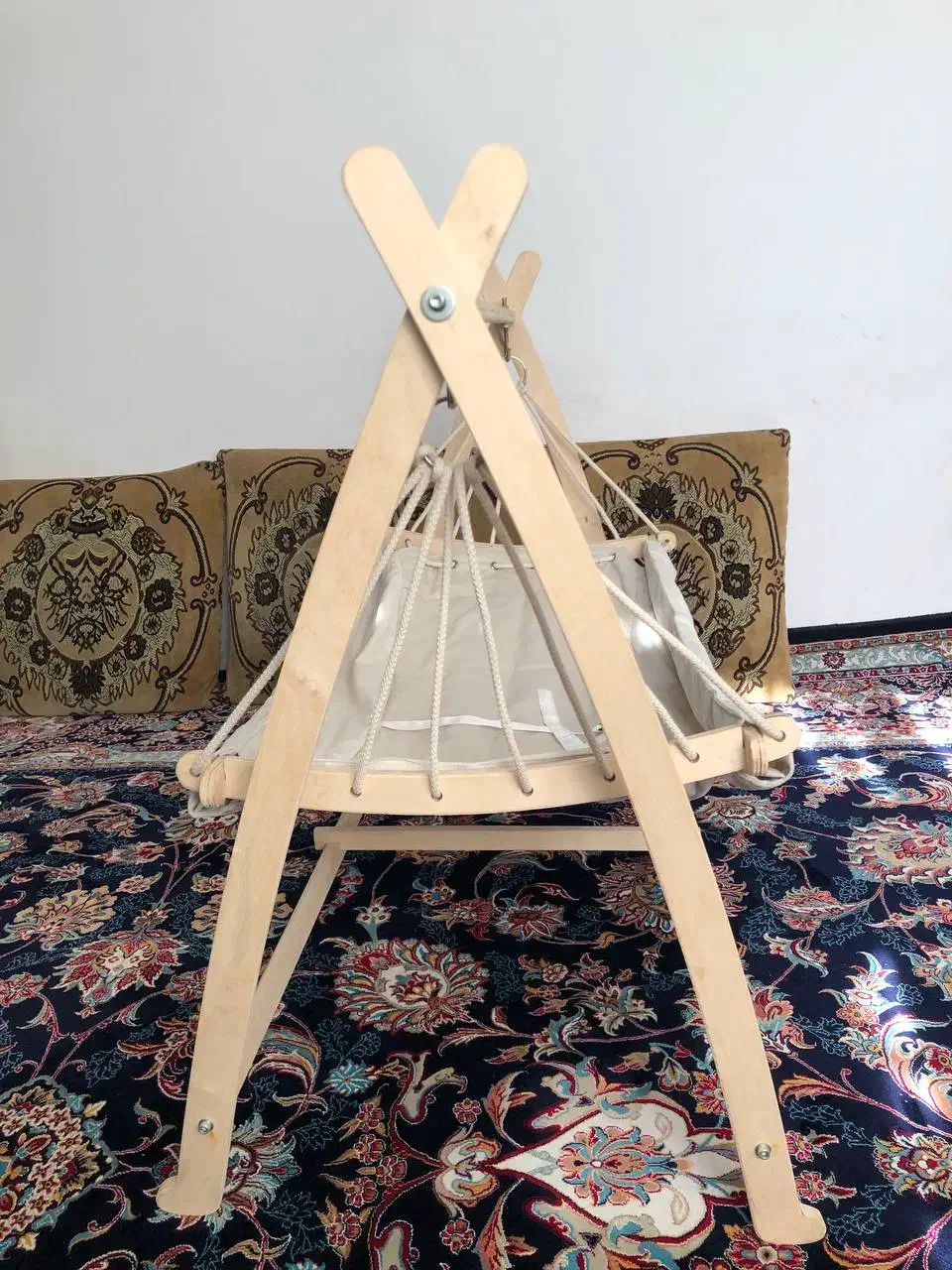 گهواره چوبی|تخت و صندلی بچه|مشکیندشت, |دیوار