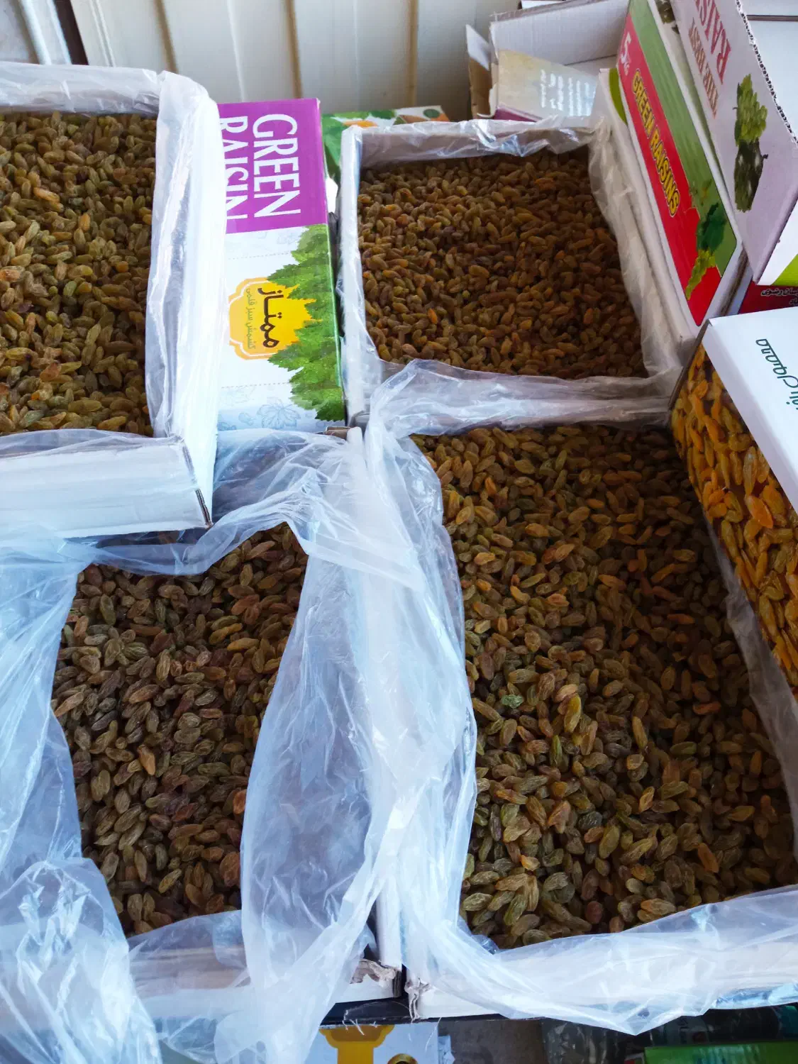 فروش انواع کشمش سبز و طلایی درجه یک ودو.|خوردنی و آشامیدنی|کاشان, یزدآباد|دیوار