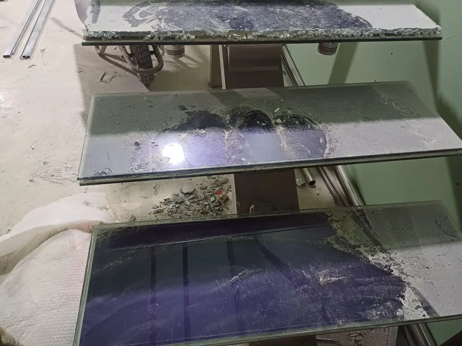 پله آلومینیوم با کف پله شیشه سکوریت ۳ لایه|مصالح و تجهیزات ساختمان|کیش, |دیوار