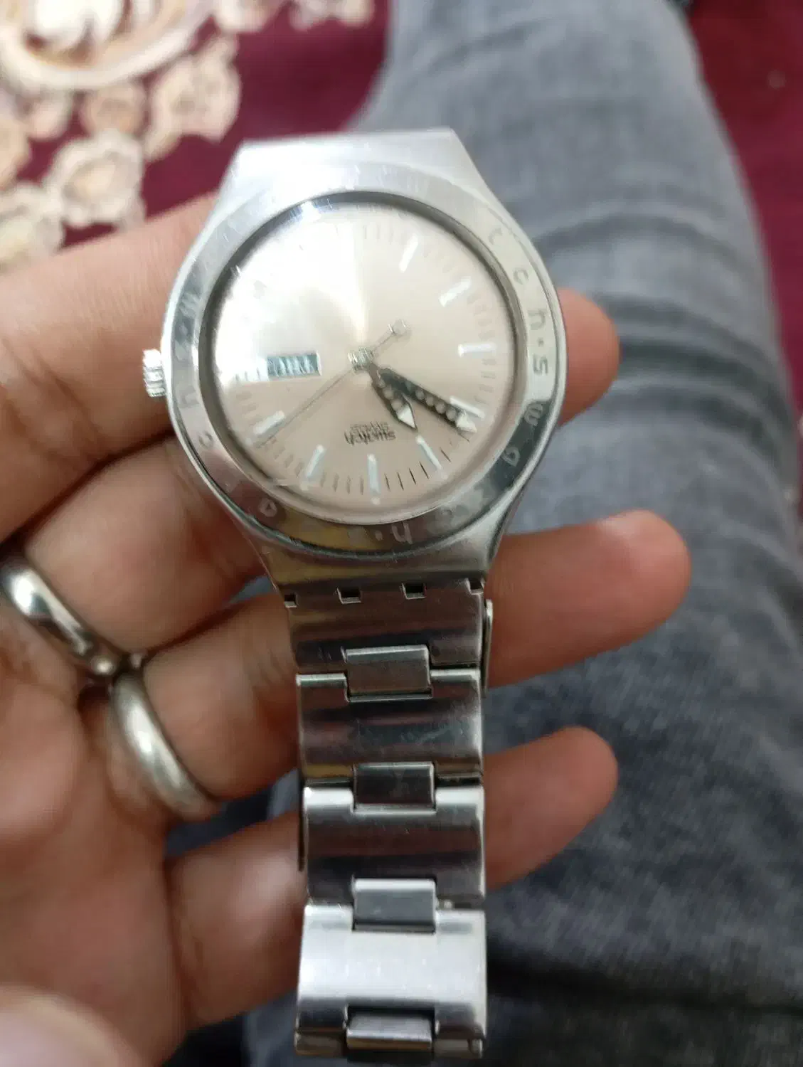 ساعت مچی سواچ|ساعت|اسفراین, |دیوار