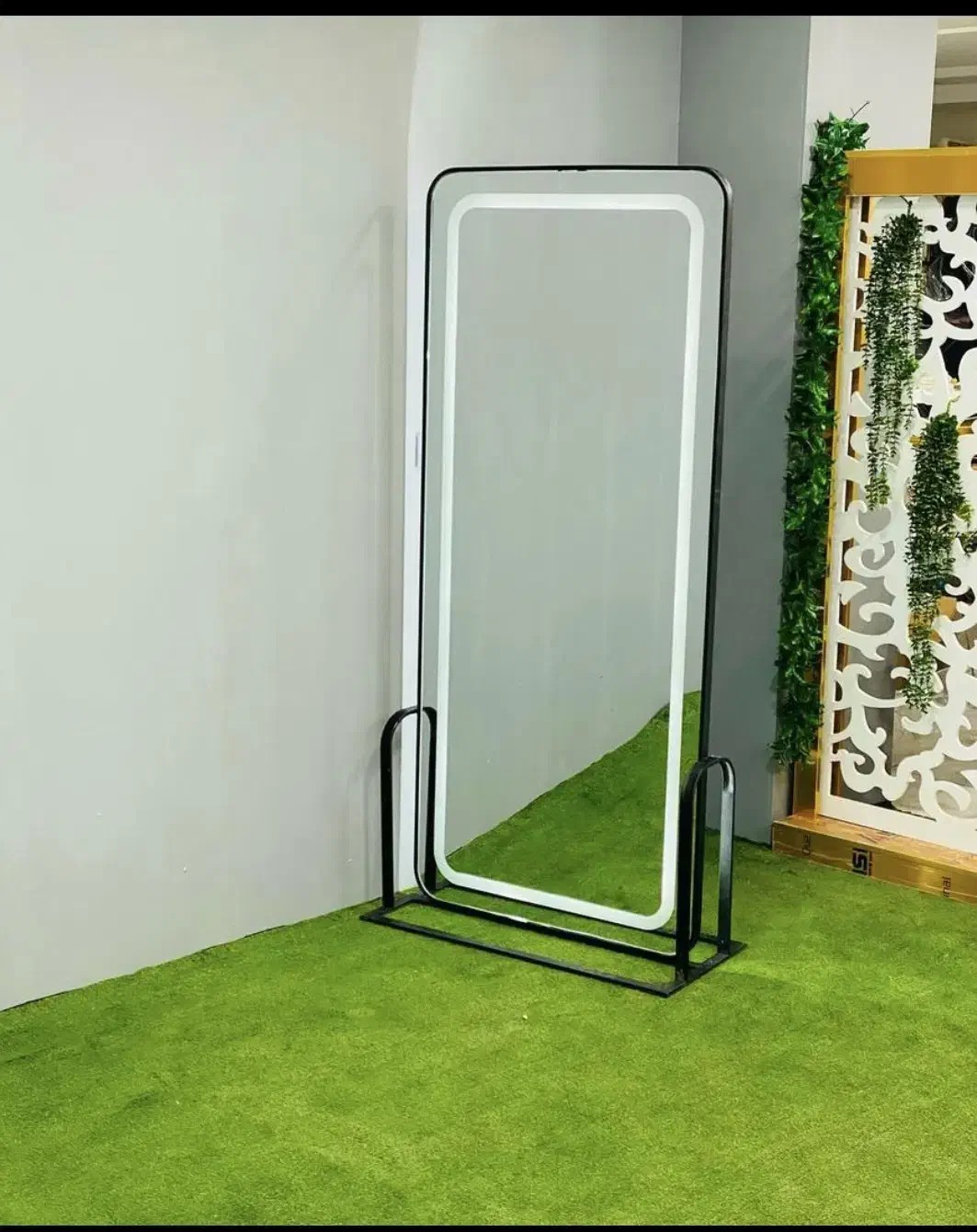 اینه پایه دار|آرایشگاه و سالن‌های زیبایی|رشت, امین الضرب|دیوار