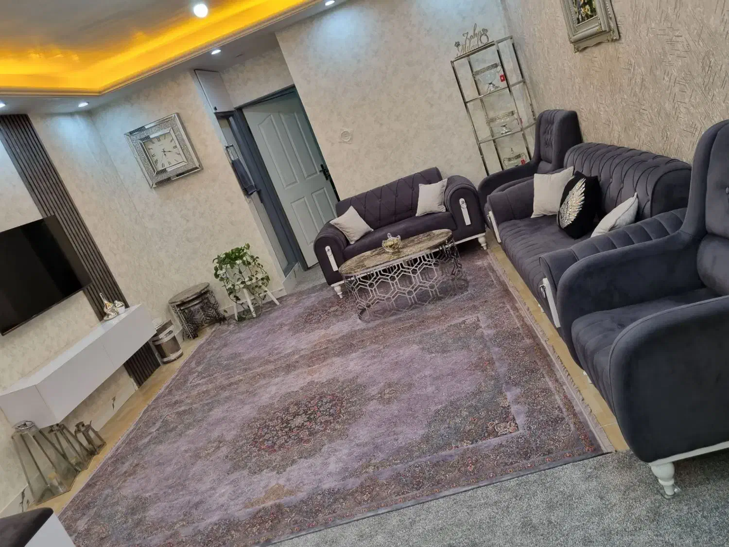 مبل راحتی|مبلمان خانگی و میز عسلی|قرچک, باقرآباد|دیوار