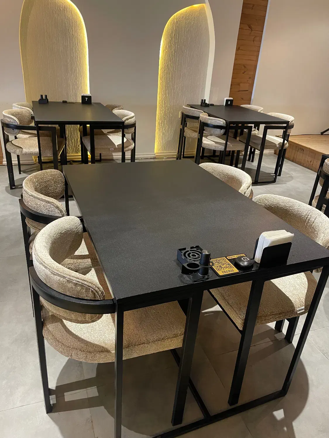 میز و صندلی نو و استفاده نشده کافه رستوران|کافیشاپ و رستوران|لاهیجان, کوی آزادگان|دیوار