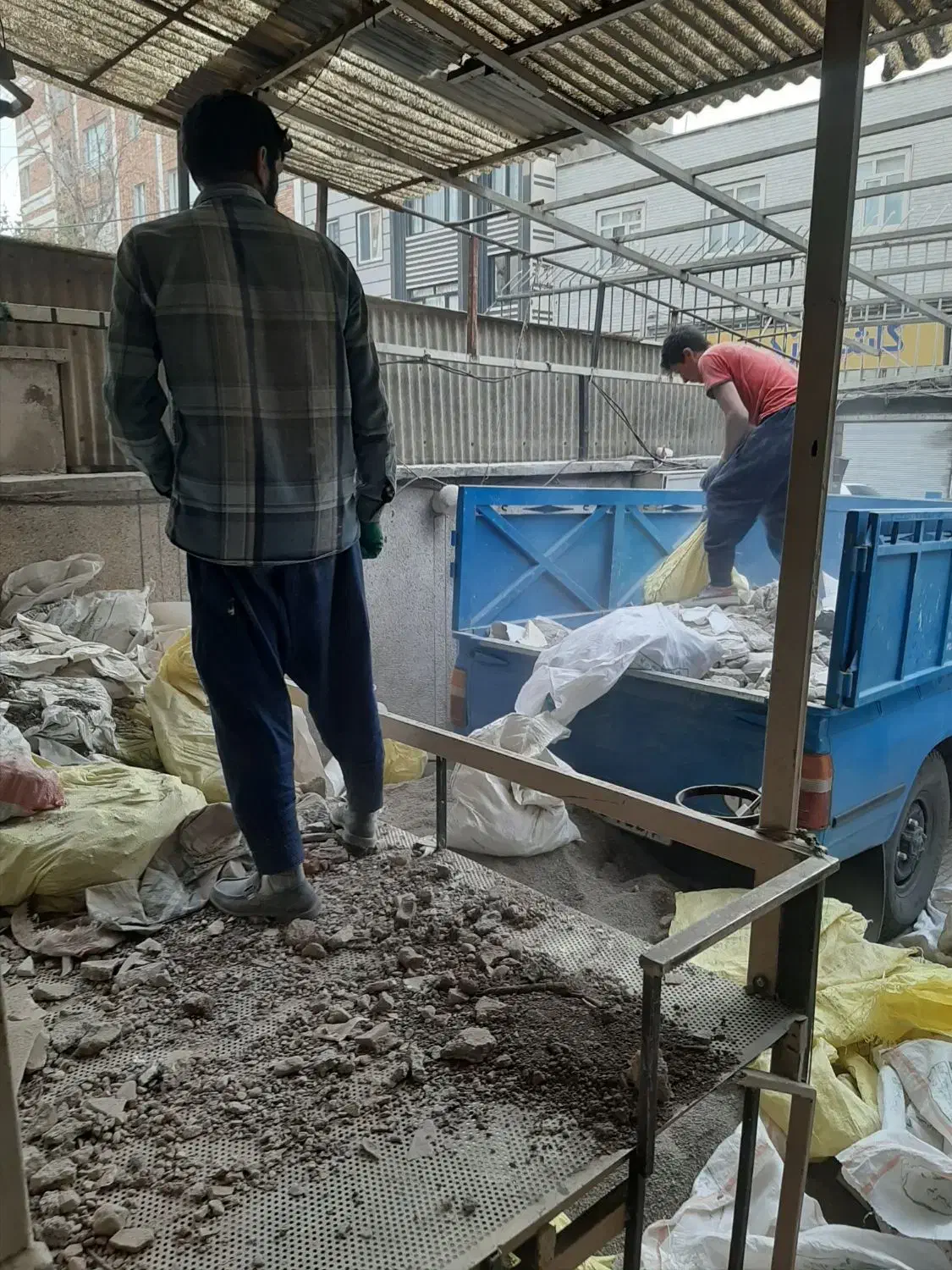 حمل نخاله و مصالح با نیسان و بابکت در تهران|خدمات حمل و نقل|تهران, فرمانیه|دیوار