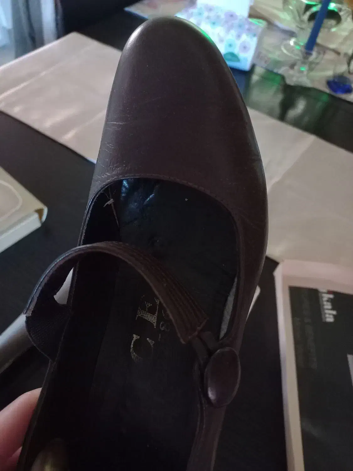 کفش|کیف، کفش، کمربند|بابل, |دیوار