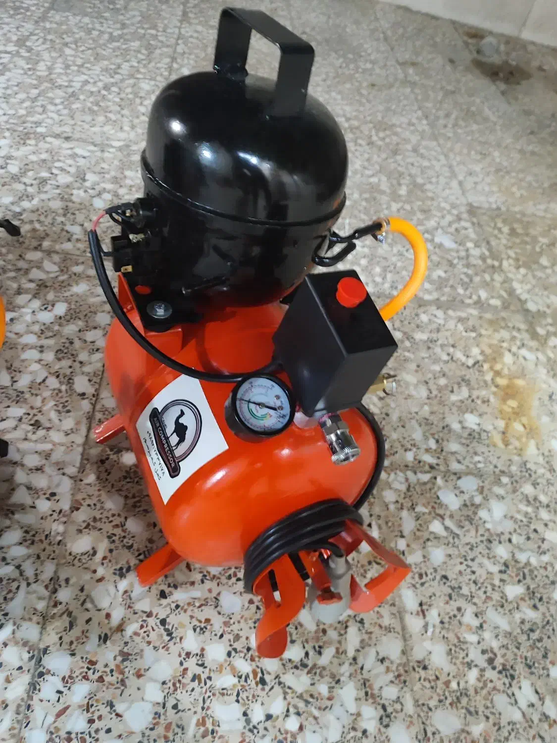 پمپ باد سایلنت (یخچالی)|ماشین‌آلات صنعتی|قنوات, |دیوار