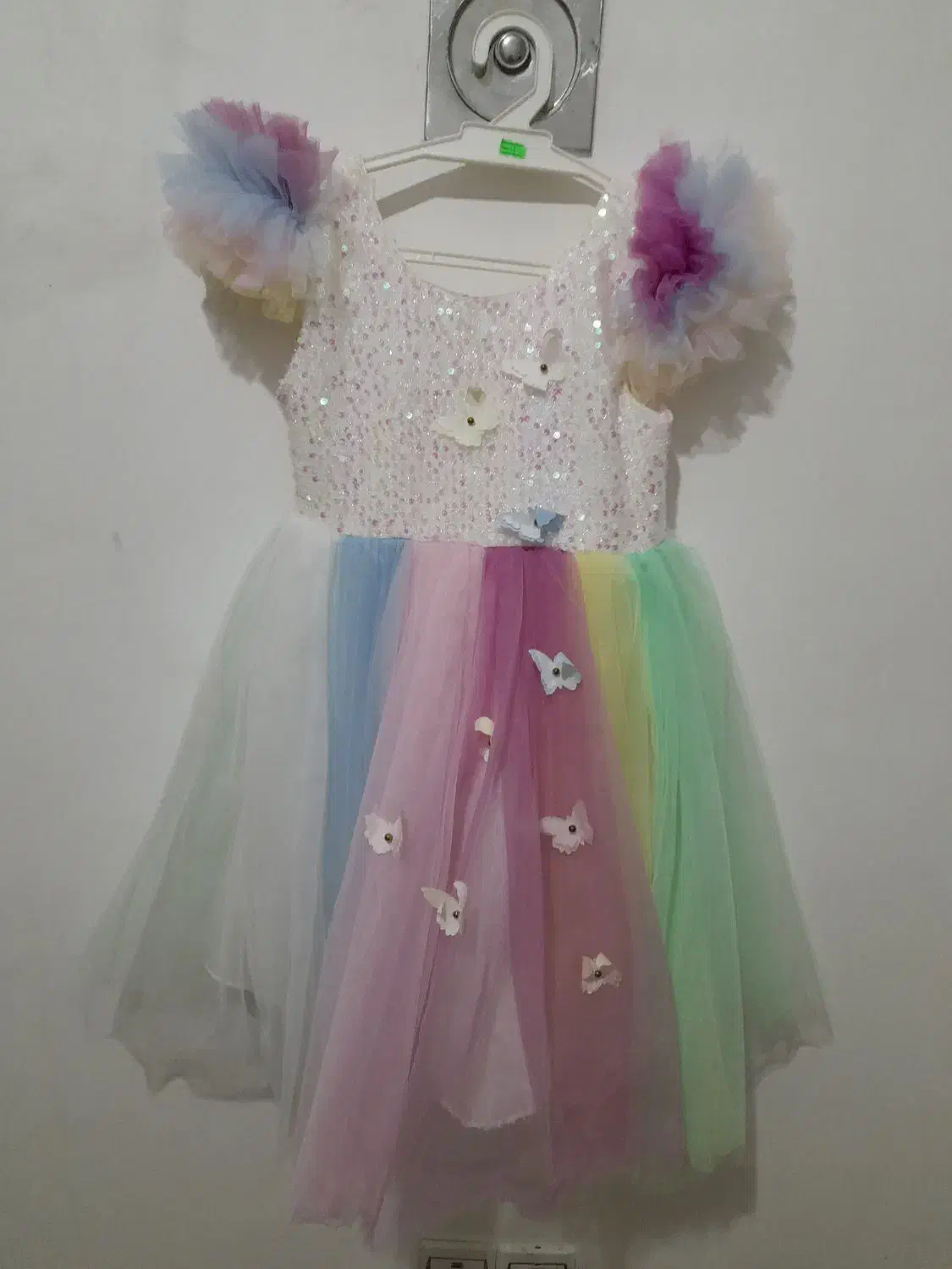 لباس کودک|کفش و لباس بچه|میانه, |دیوار