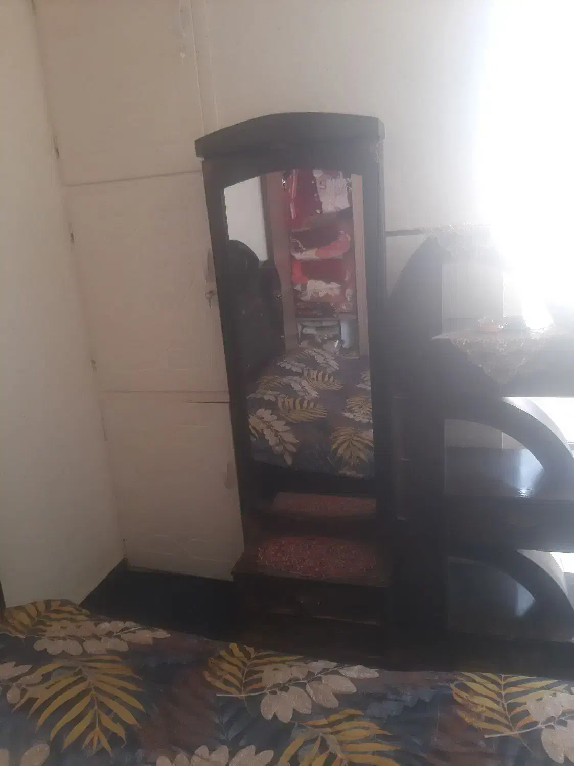 میزارایش ومیزناهارخوری ودوتا کشو همه باهم یک ملیون|میز و صندلی غذاخوری|لردگان, |دیوار