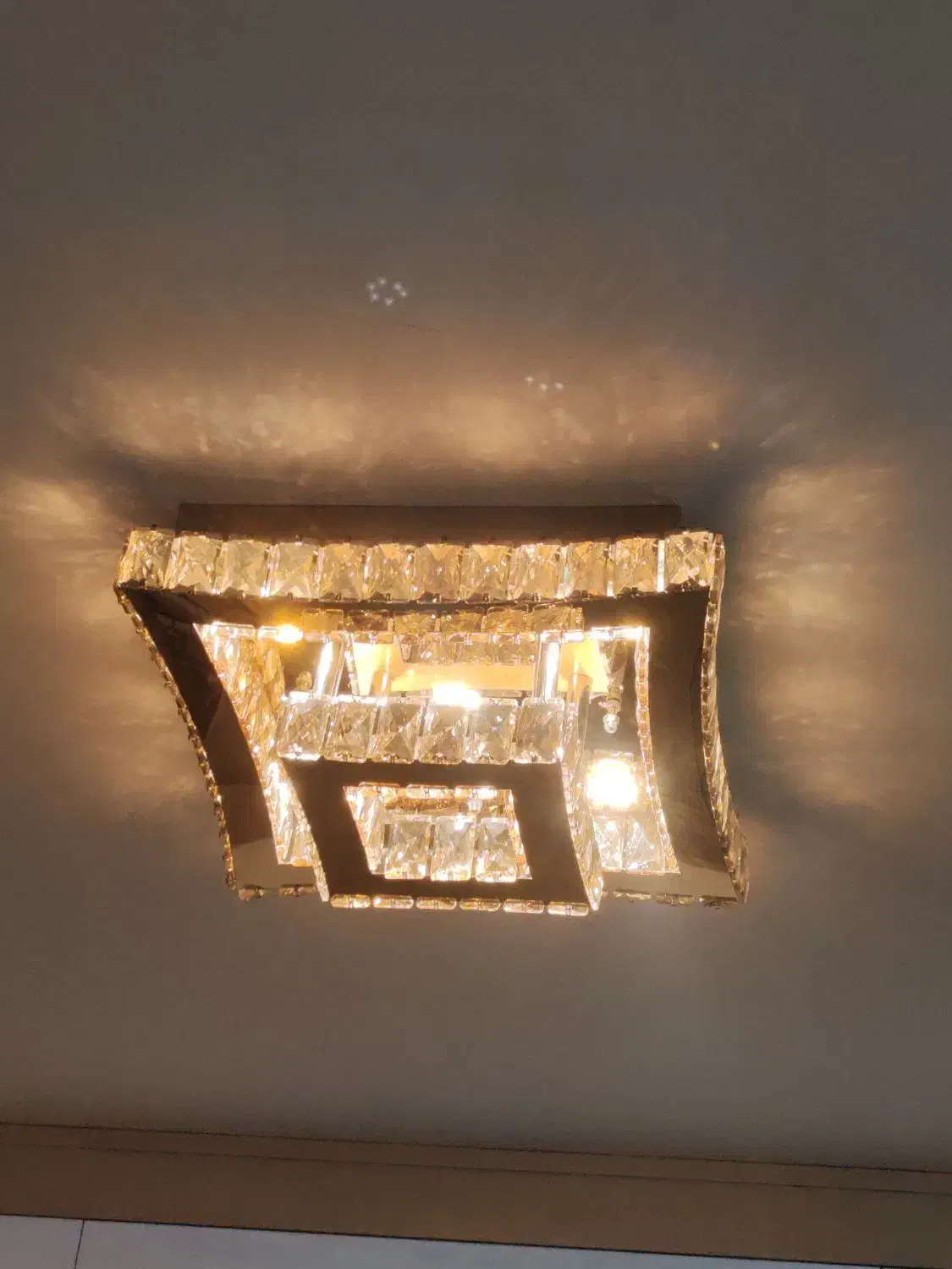 لوستر سقفی|لوستر و چراغ آویز|سبزوار, کاشفی شمالی (دادگستری)|دیوار