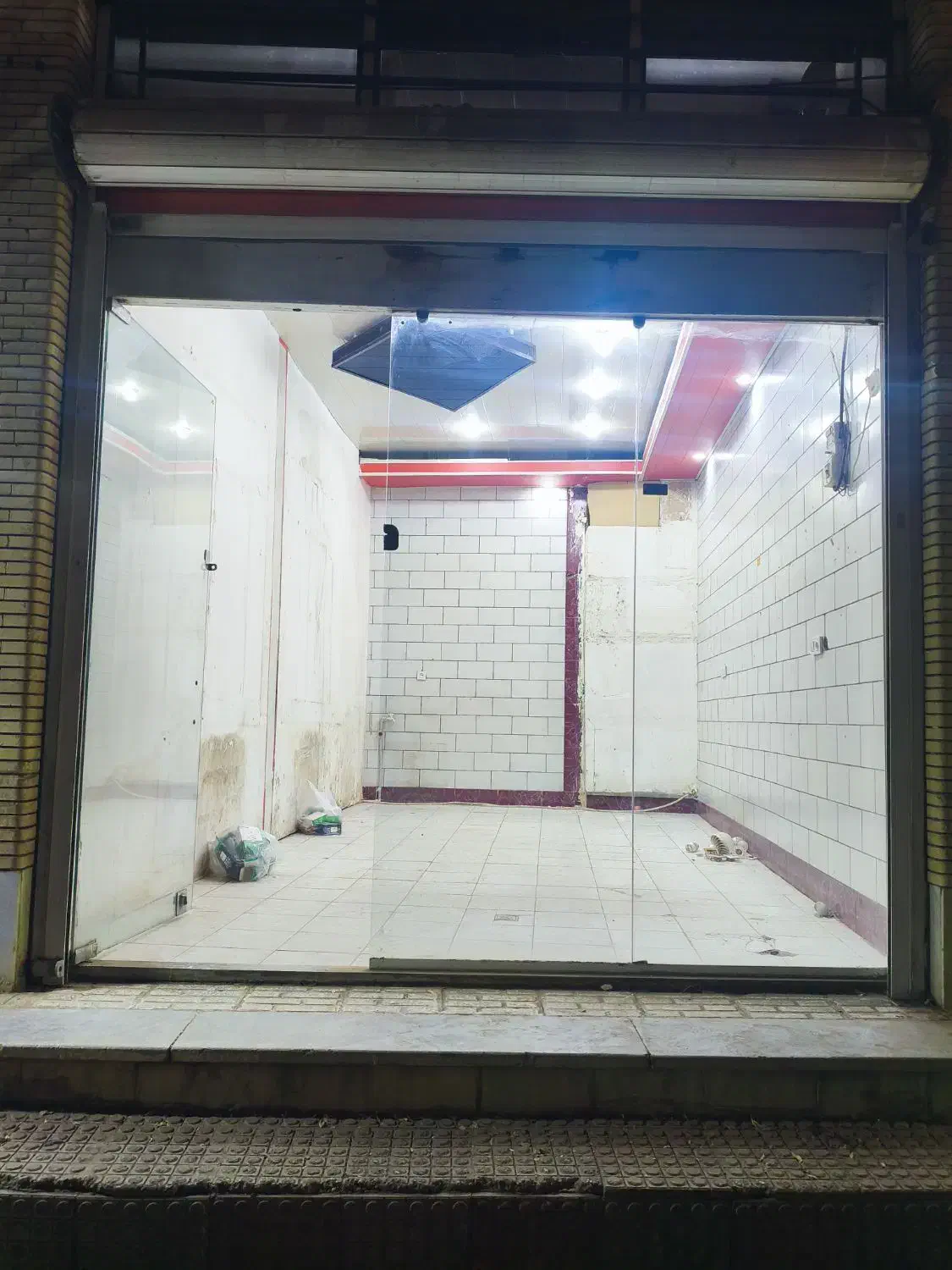 اجاره مغازه واقع در بلوار 24مهر|اجارهٔ مغازه و غرفه|کرمان, |دیوار