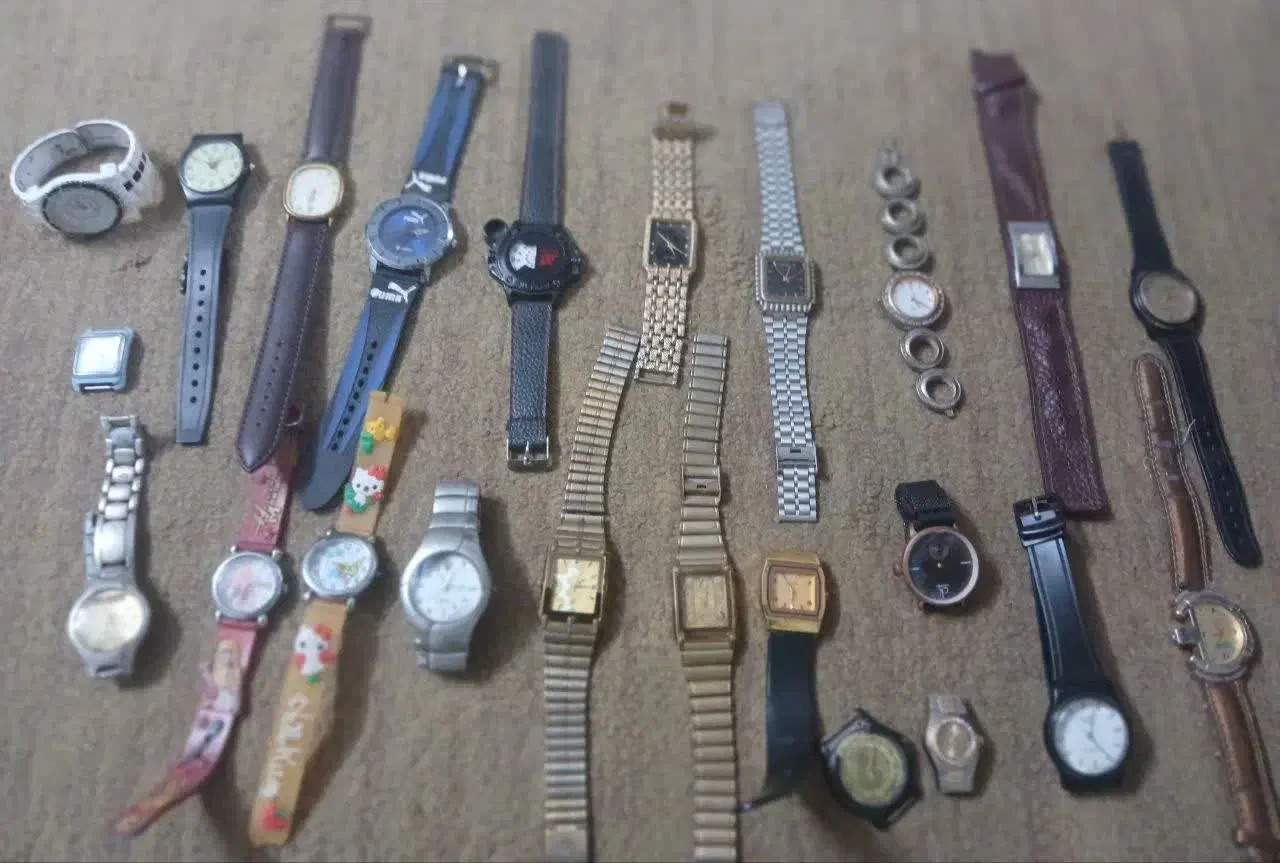 تعدادی ساعت|ساعت|شیراز, ریشمک|دیوار