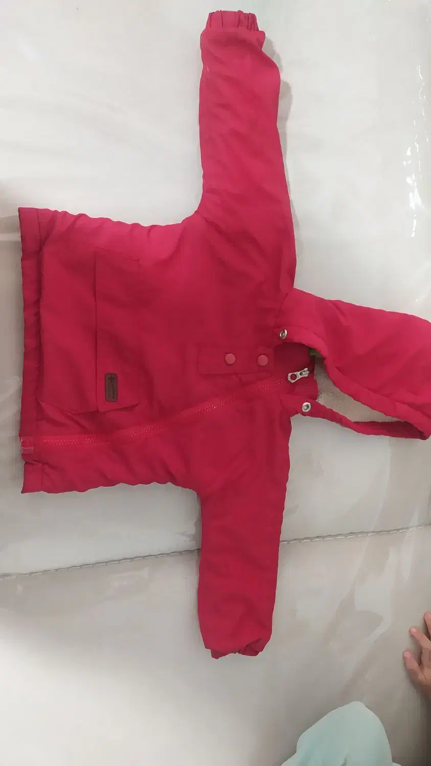 کاپشن|کفش و لباس بچه|قم, وادی السلام|دیوار